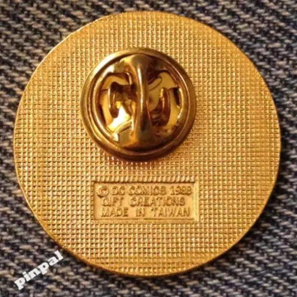 DC Comics Batman Pin ~ Gotham Police Spotlight Logo ~ Vintage 1988 Cloisonne - Picture 3 of 4